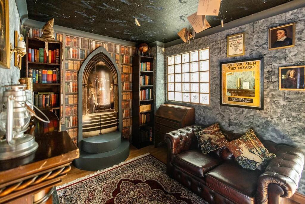 Hogwarts Hideaway Themed Property Вотфорд Екстер'єр фото